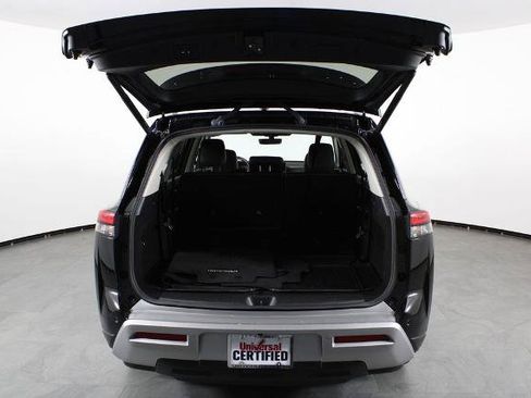 Certified 2023 Nissan Pathfinder SL w/ Black Appearance Package FWD image 17
