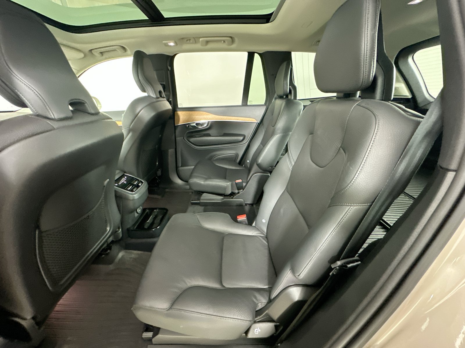 Used 2025 Volvo XC90 B6 Plus w/ Protection Package Premier AWD/4WD image 38