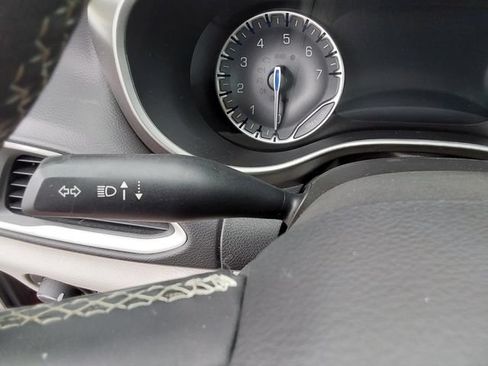 Used 2024 Chrysler Pacifica Touring-L FWD image 29