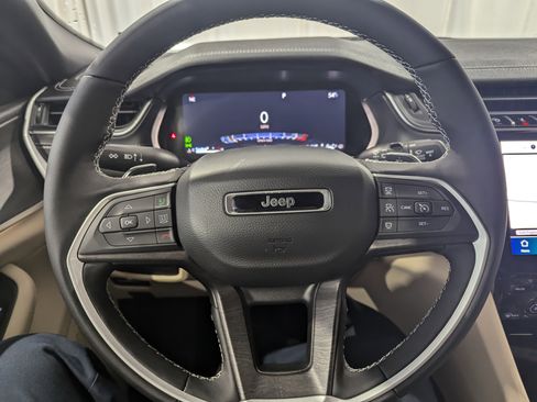 New 2025 Jeep Grand Cherokee Limited image 15