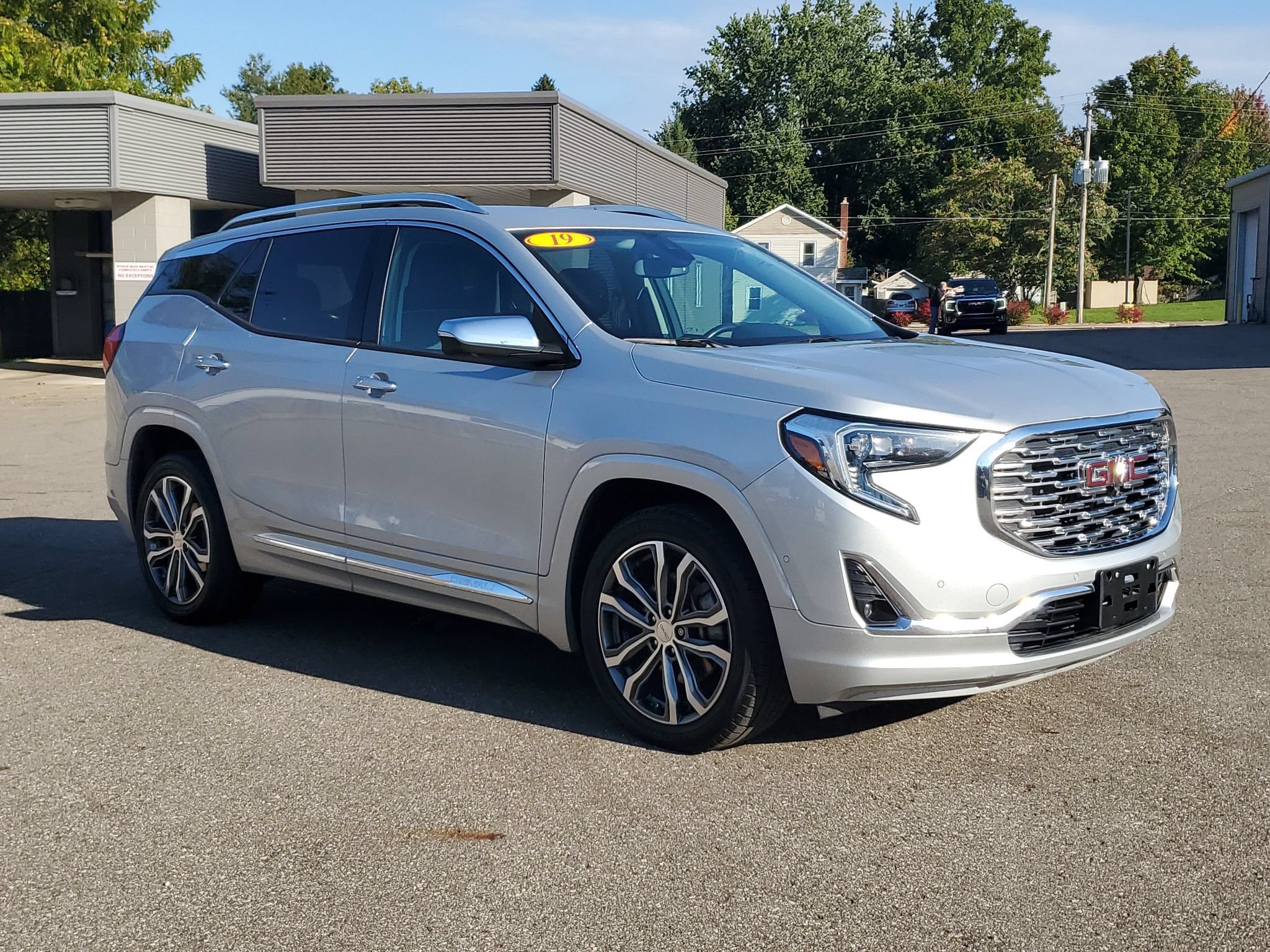 Used 2019 GMC Terrain Denali w/ Advanced Safety Package FWD image 3