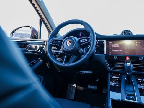 Certified 2026 Porsche Macan AWD/4WD image 25