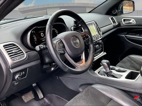Used 2019 Jeep Grand Cherokee Altitude image 12