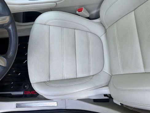 Used 2022 GMC Acadia Denali w/ Denali Technology Package image 14