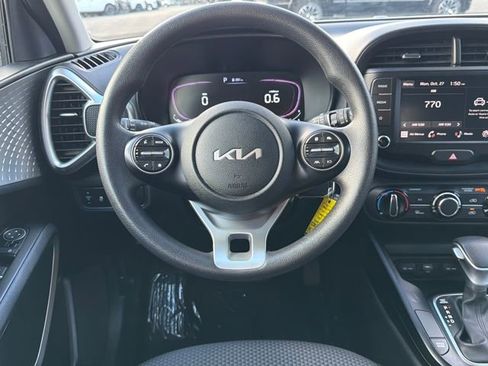 Used 2023 Kia Soul LX w/ LX Technology Package image 14