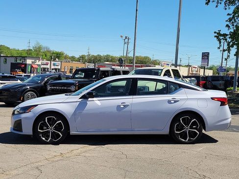 Used 2024 Nissan Altima 2.5 SR FWD image 3