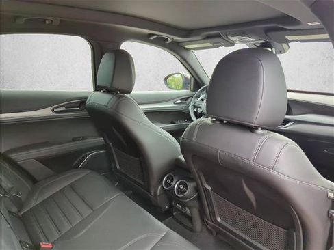 Used 2023 Alfa Romeo Stelvio Veloce AWD/4WD image 24