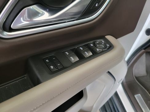 Used 2021 GMC Yukon SLT w/ SLT Luxury Plus Package AWD/4WD image 12