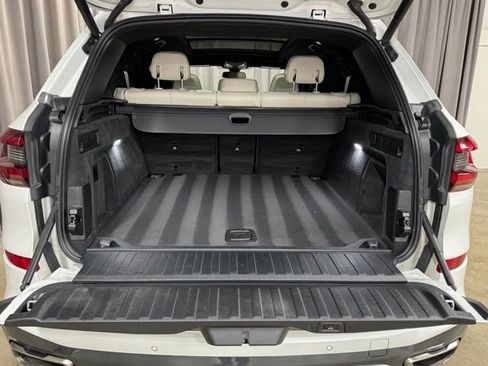 Used 2022 BMW X5 M50i w/ Premium Package image 33