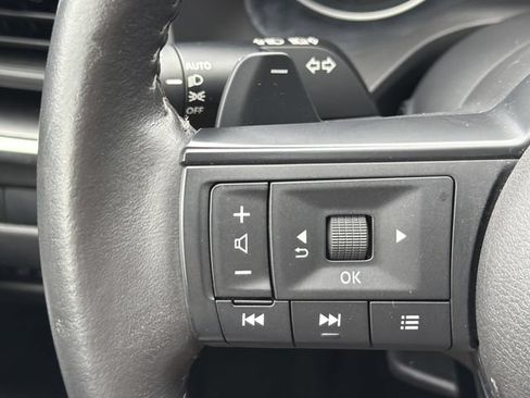 Used 2024 Nissan Rogue SV w/ SV Premium Package FWD image 17