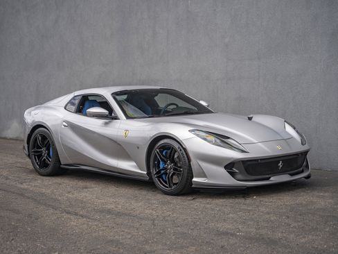 Used 2022 Ferrari 812 GTS RWD image 8