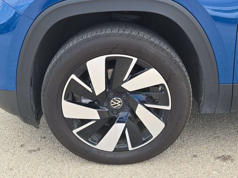 Used 2025 Volkswagen Atlas Cross Sport SE FWD image 11