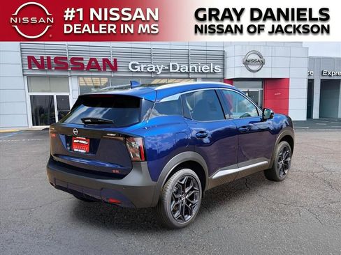 New 2025 Nissan Kicks SR image 17