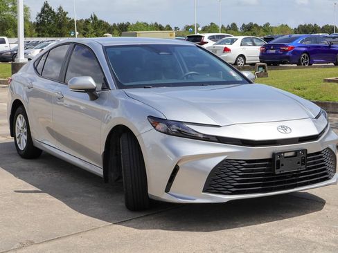 Used 2025 Toyota Camry LE AWD/4WD image 26