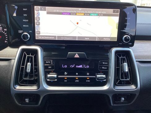 Used 2022 Kia Sorento EX w/ Panoramic Sunroof Package image 16