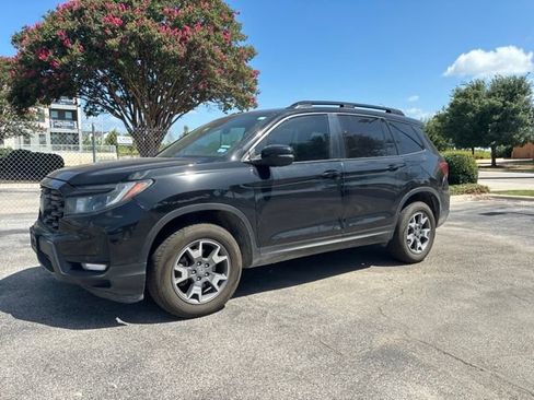 Used 2023 Honda Passport TrailSport image 2