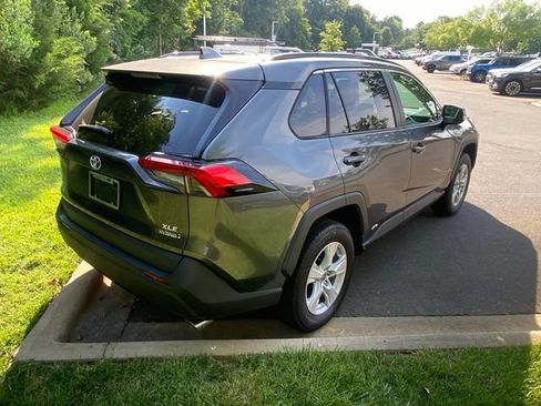 Used 2021 Toyota RAV4 XLE AWD/4WD image 31