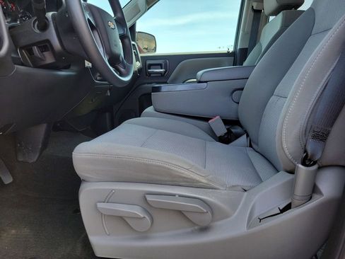 Used 2018 Chevrolet Silverado 1500 Custom w/ Custom Convenience Package RWD image 19