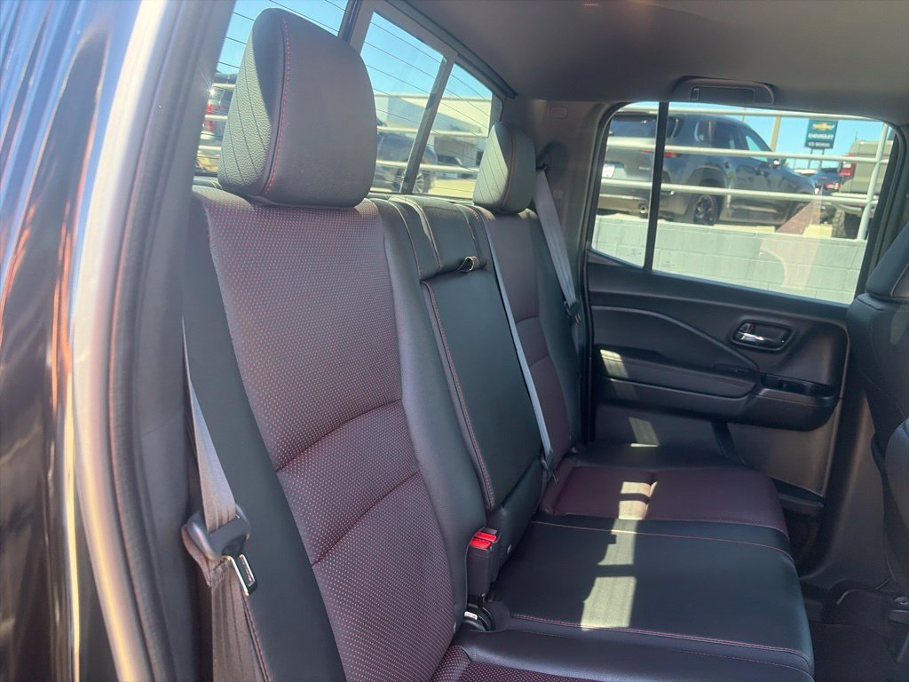 Used 2025 Honda Ridgeline Black Edition image 17