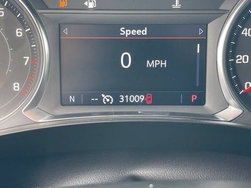 Used 2023 Chevrolet Traverse LT FWD image 3