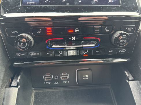 Used 2024 Jeep Grand Cherokee L Laredo w/ Luxury Tech Group I image 13