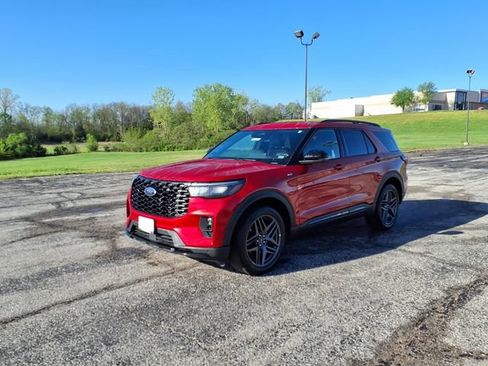 Used 2025 Ford Explorer ST-Line w/ ST-Line Street Pack AWD/4WD image 38