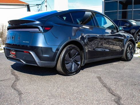 Used 2026 Tesla Model Y AWD image 6