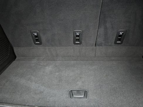 Used 2021 Chevrolet Tahoe Z71 w/ Luxury Package image 20