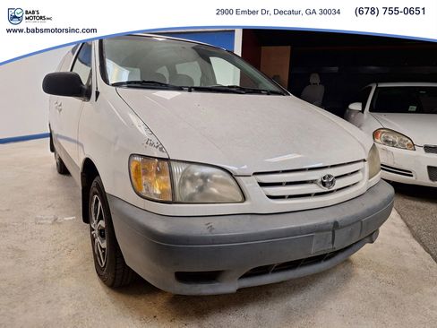 Used 2001 Toyota Sienna LE image 2