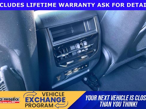 Used 2025 Jeep Grand Cherokee Limited AWD/4WD image 27