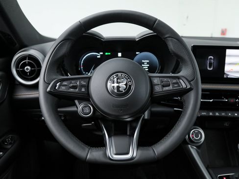 New 2025 Alfa Romeo Tonale w/ Premium Package AWD/4WD image 18