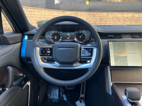 Certified 2025 Land Rover Range Rover SE image 10