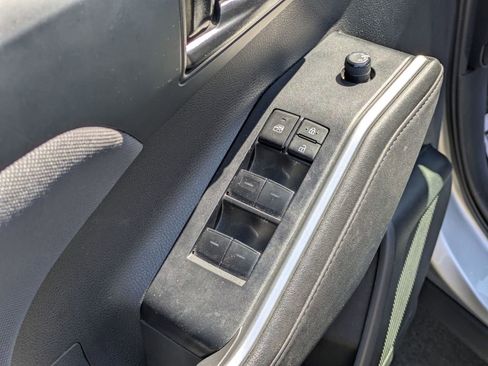 Used 2024 Toyota Highlander LE image 13