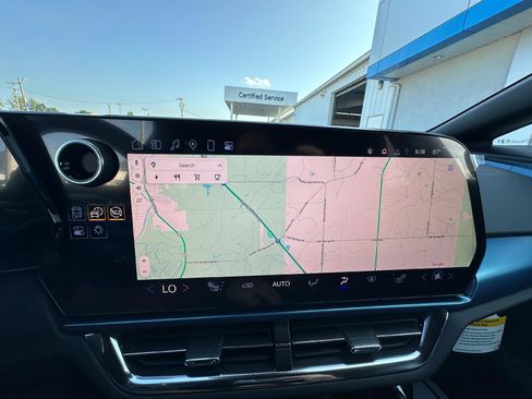 New 2025 Chevrolet Equinox EV LT image 26