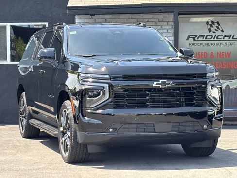 Used 2025 Chevrolet Suburban RST w/ Comfort Package AWD/4WD image 1