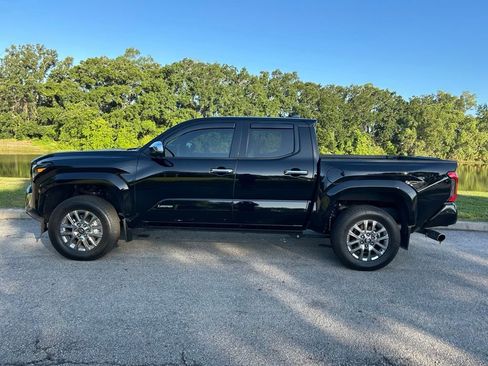 Used 2025 Toyota Tacoma Limited AWD/4WD image 3