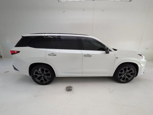 Used 2025 Lexus TX 500h AWD w/ Technology Package image 4