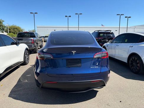 Used 2022 Tesla Model Y Long Range AWD/4WD image 5