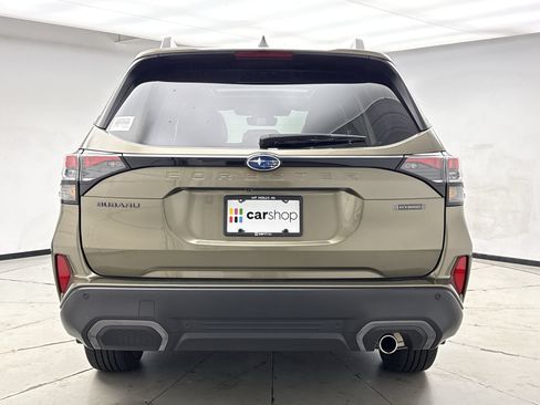 Used 2025 Subaru Forester Limited AWD/4WD image 4