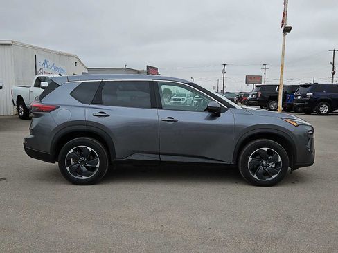 Used 2025 Nissan Rogue SV AWD/4WD image 9