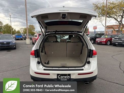 Used 2014 Lincoln MKX FWD w/ Equipment Group 102A image 29