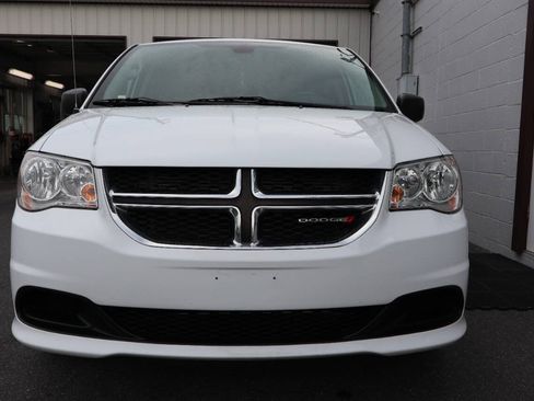 Used 2019 Dodge Grand Caravan SE w/ UConnect Hands-Free Group FWD image 2