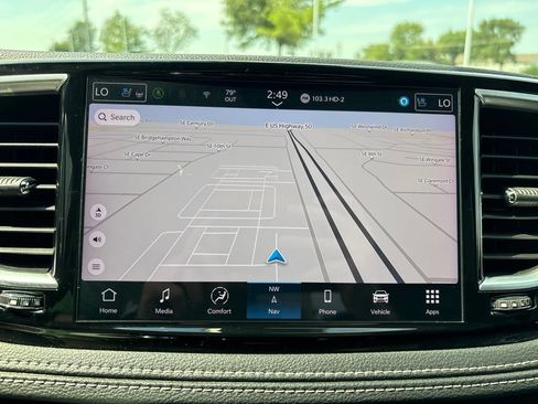 Used 2025 Chrysler Pacifica Limited FWD image 41