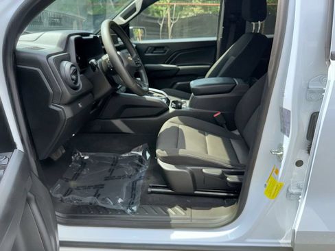 Used 2025 Chevrolet Colorado W/T RWD image 13