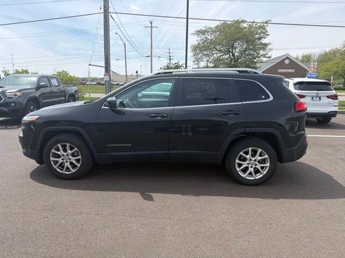 Used 2015 Jeep Cherokee Latitude w/ Cold Weather Group AWD/4WD image 3