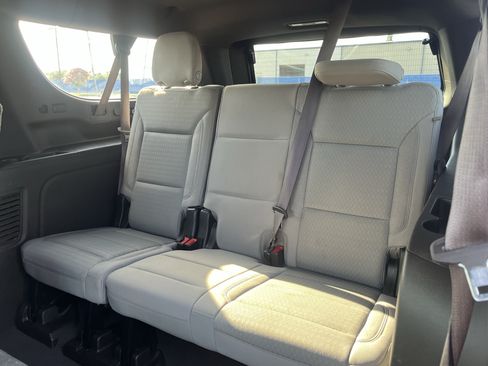 Used 2021 Chevrolet Suburban LS AWD/4WD image 33