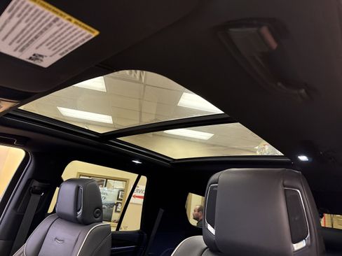 Used 2024 Cadillac Escalade Premium Luxury image 8