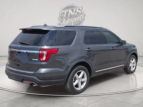 Used 2018 Ford Explorer XLT w/ Equipment Group 202A FWD image 5