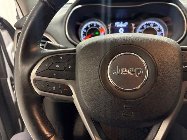 Used 2019 Jeep Cherokee Latitude Plus w/ Cold Weather Group FWD image 15