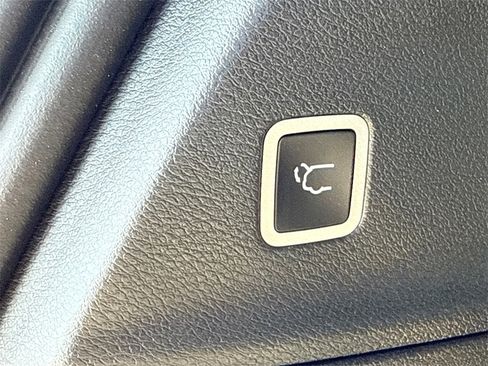 New 2025 Chrysler Voyager LX image 11